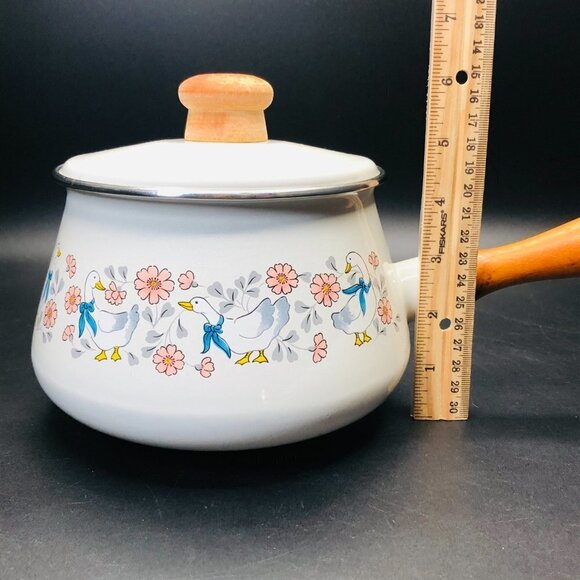 80s Chefmate Blue Ribbon Geese Enamel Fondue Pot and Lid with Wood Handle Knob - Picture 9 of 11
